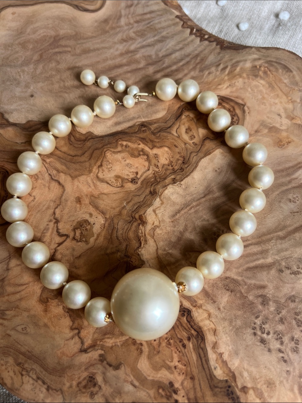 Elegant 1980s Faux Pearl Choker Length Statement Necklace - Ivory Pearls